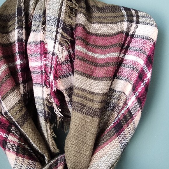 Large 100% Acrylic Plaid Pink & Green Scarf - Picture 9 of 12